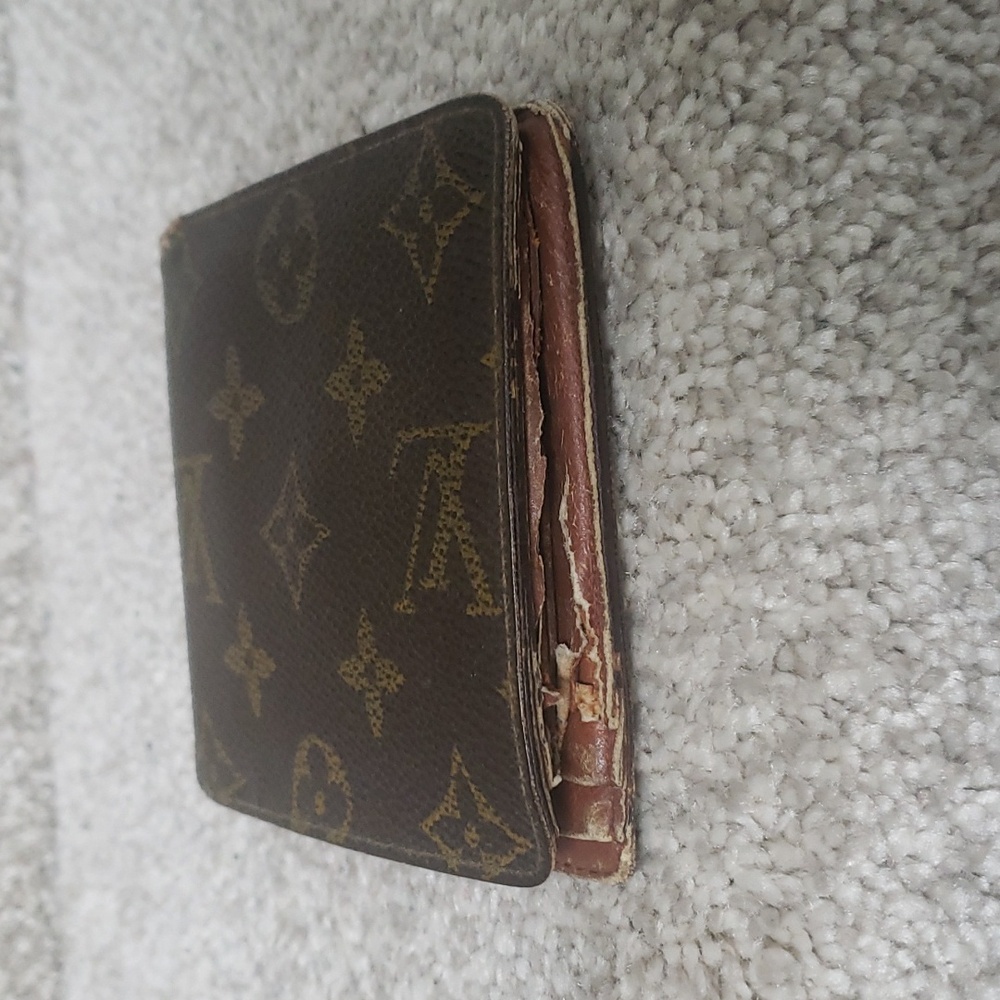 Louis Vuitton Monogram bifold wallet Authentic - Picture 5 of 8